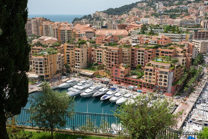 Monaco Like a Local: Private VIP Walking Tour F1, Casino & Palace