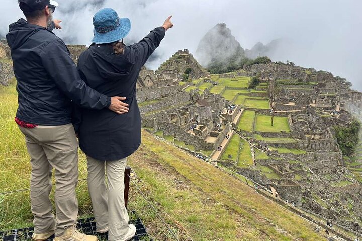 Machu Picchu Circuit 2 Entry Ticket and Private Official Guide