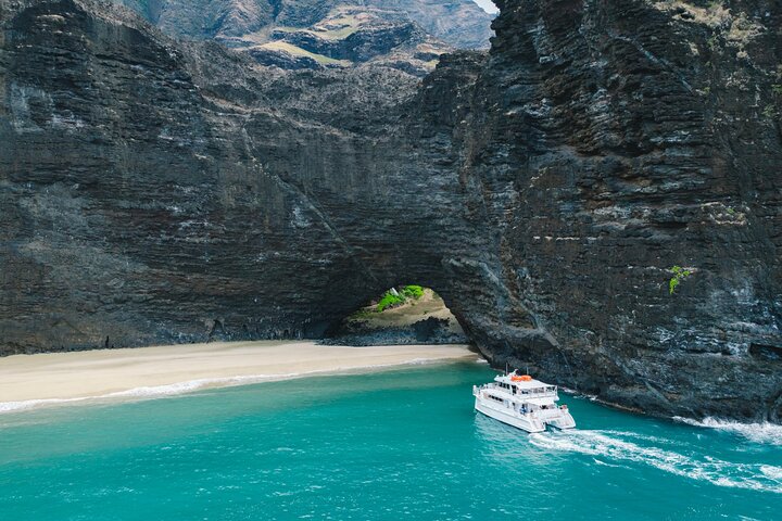 Kauai: Luxury Na Pali Snorkel Experience aboard Lady Kailani