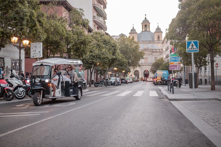 Tour Welcome Madrid in Eco Tuk Tuk Private with Local Guide