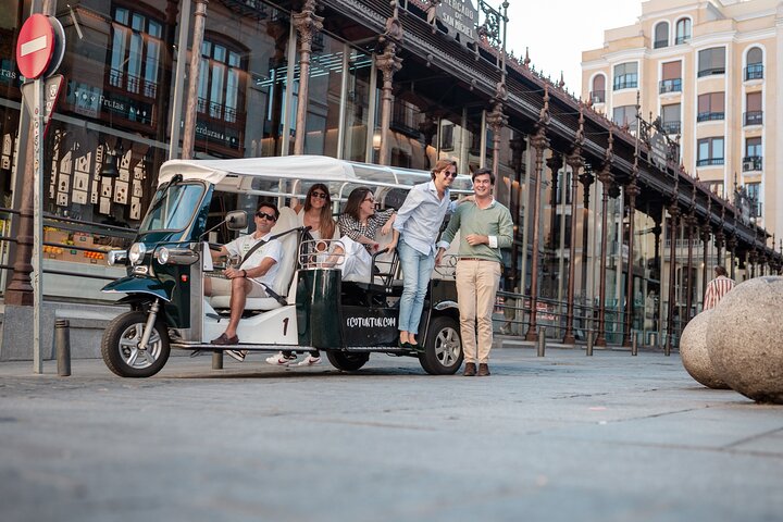 Tour Welcome Madrid in Eco Tuk Tuk Private with Local Guide
