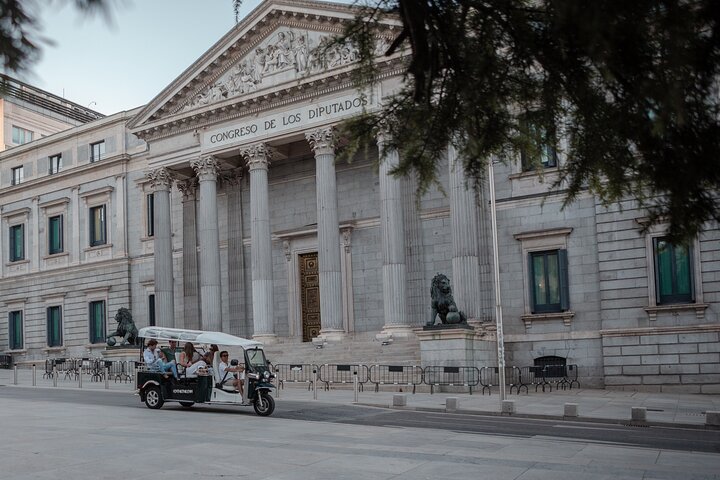 Tour Welcome Madrid in Eco Tuk Tuk Private with Local Guide