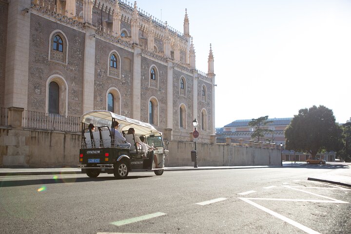 Tour Welcome Madrid in Eco Tuk Tuk Private with Local Guide