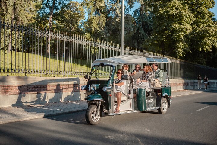 Tour Welcome Madrid in Eco Tuk Tuk Private with Local Guide