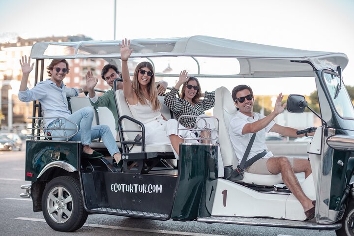 Tour Welcome Madrid in Eco Tuk Tuk Private with Local Guide