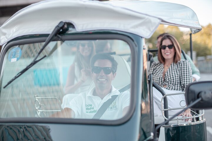 Tour Welcome Madrid in Eco Tuk Tuk Private with Local Guide