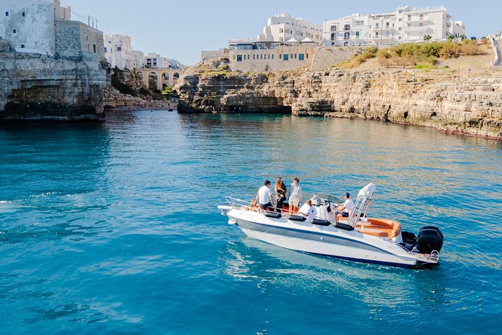 Boat Tour of the Polignano a Mare Coast with Aperitif
