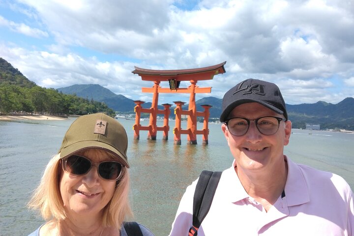 Hiroshima Cruise Pickup : Miyajima & Peace Park Tour with car