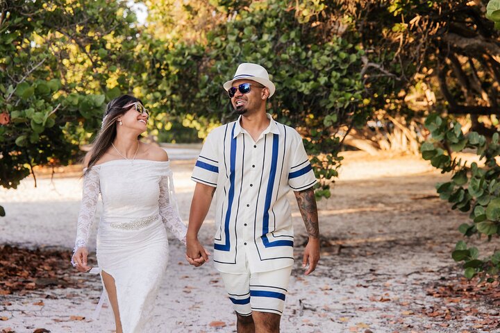 Private Vacation Photoshoot with Photographer Georgetown Bahamas