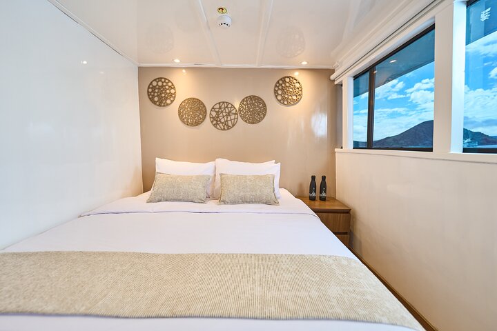 5-Day Galapagos Cruise: Itinerary B (East) aboard Monserrat Yacht