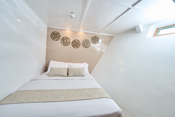 5-Day Galapagos Cruise: Itinerary B (East) aboard Monserrat Yacht