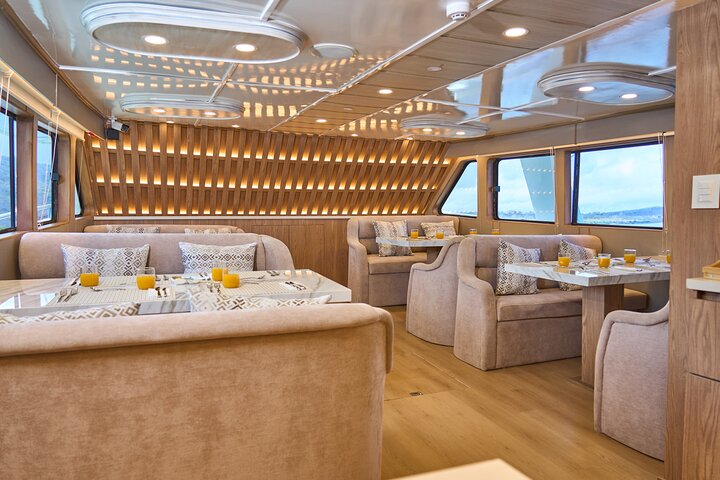 5-Day Galapagos Cruise: Itinerary B (East) aboard Monserrat Yacht
