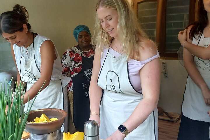 Sri Lankan cooking class with Nilu Kandy( FREE PICKUP & Drop)