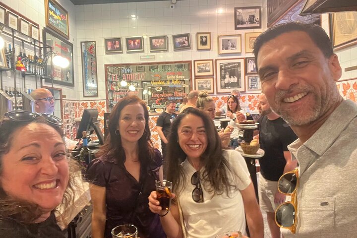 Madrid Tapas & Wine Tasting Food Tour – Small Group Local Bars