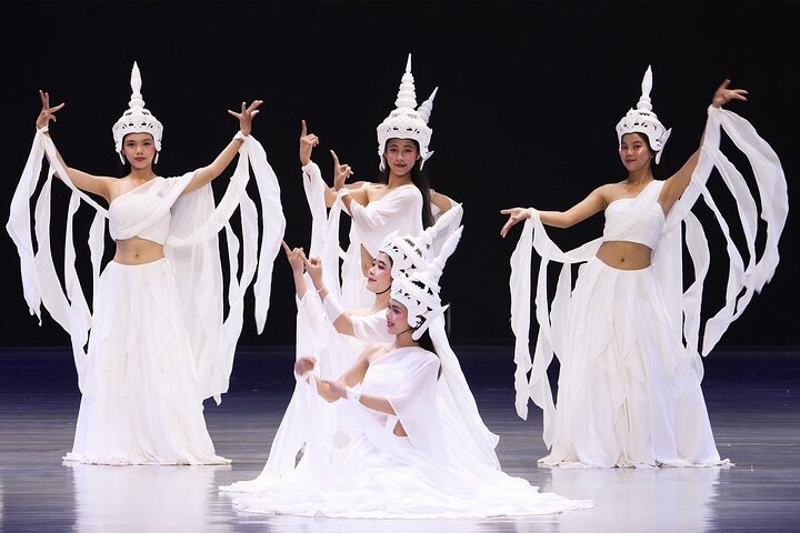 Luang Praban Buddha's Light Stage Show Ticket