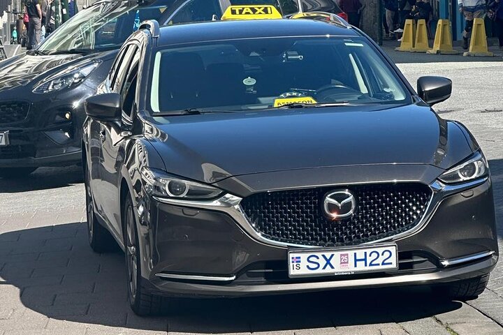 Private Transfer from Keflavik Airport to Reykjavik