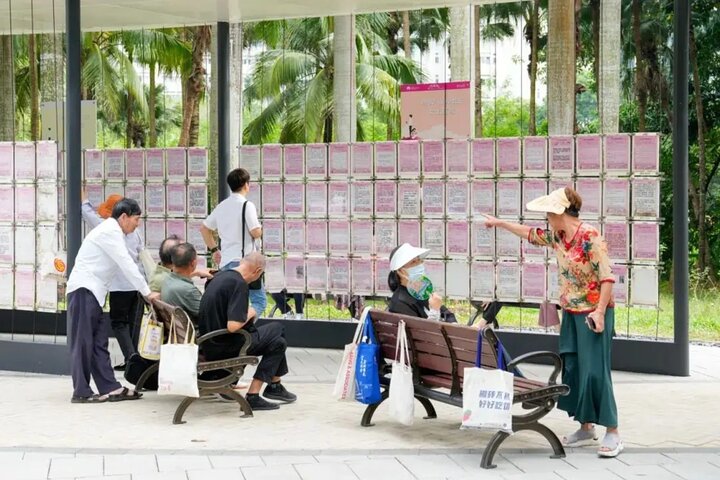 Private Shenzhen Day Trip from Guangzhou by Train or Private Car