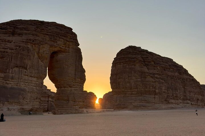 AlUla wonders: Hegra , Elephant rock , Old town , harrat