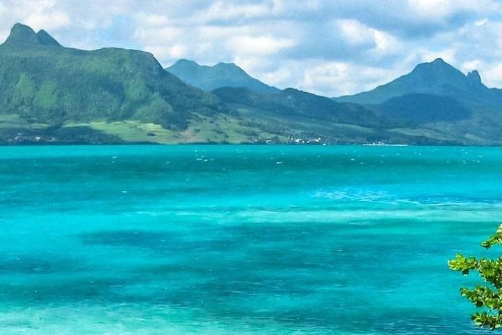 5 Island Speed Boat Tour in Mauritius with Pick up and Drop off