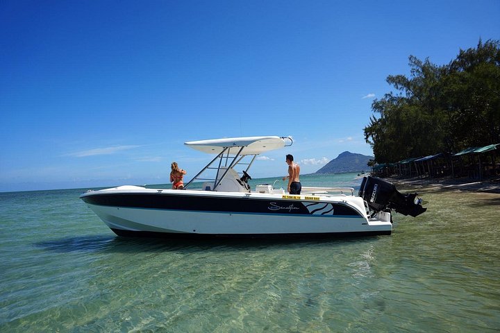 5 Island Speed Boat Tour in Mauritius with Pick up and Drop off