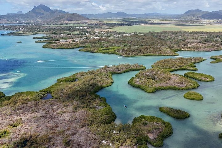 5 Island Speed Boat Tour in Mauritius with Pick up and Drop off
