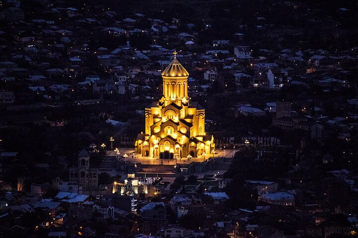 Tbilisi : Private Chronicles of Georgia, Holy Trinity and Wine