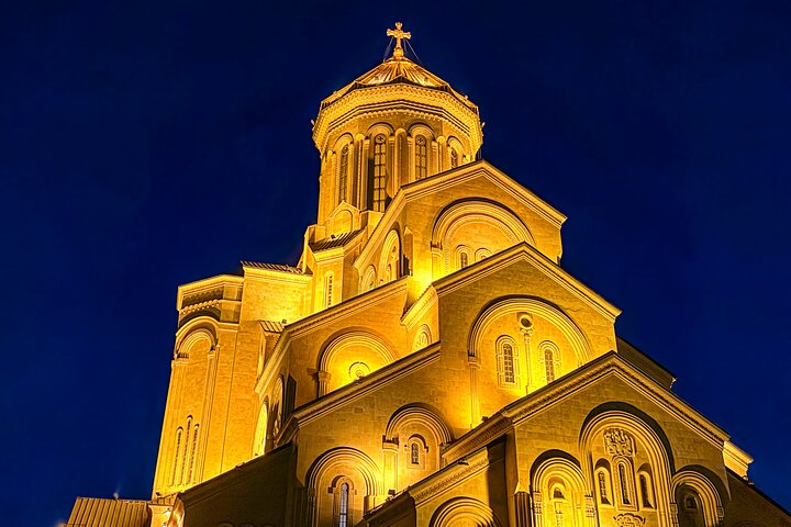 Tbilisi : Private Chronicles of Georgia, Holy Trinity and Wine
