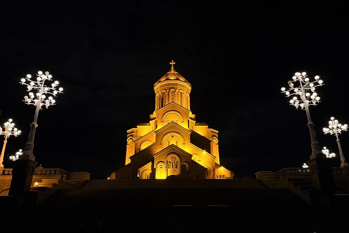 Tbilisi : Private Chronicles of Georgia, Holy Trinity and Wine