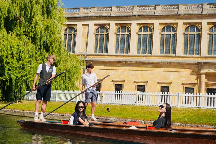 Cambridge Walking and Punting Shared Combined Tour