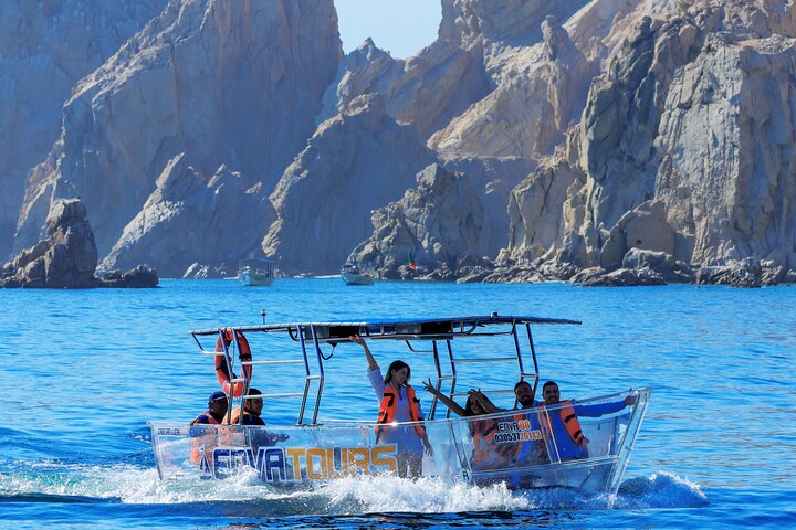 Cabo Clear Boat Tour to the Arch: Hotel Pickup Available