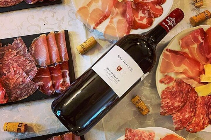 Winery Tour & Tasting near Lake Trasimeno & Perugia