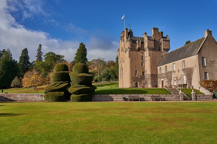 Explore Aberdeen City with private transport