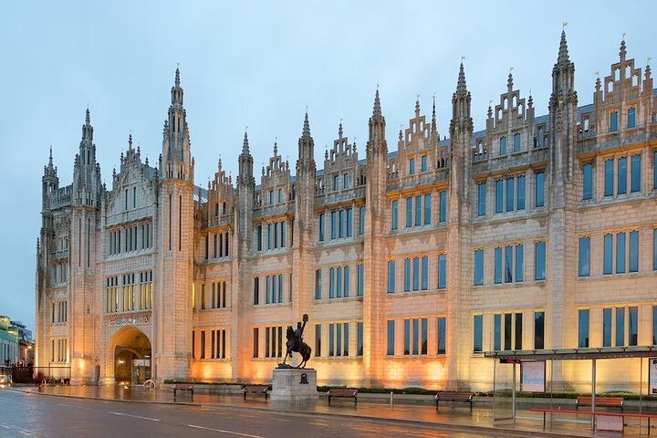 Explore Aberdeen City with private transport