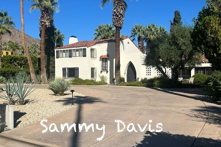 Explore Palm Springs Celebrity Homes in Style