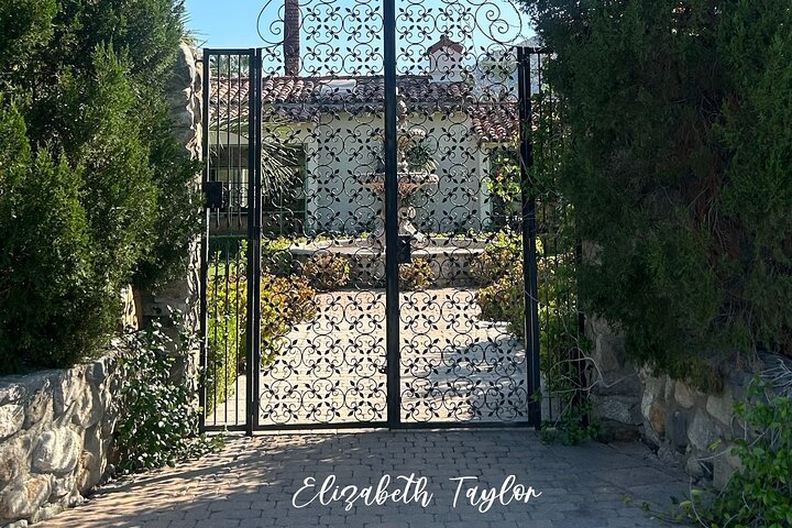Explore Palm Springs Celebrity Homes in Style