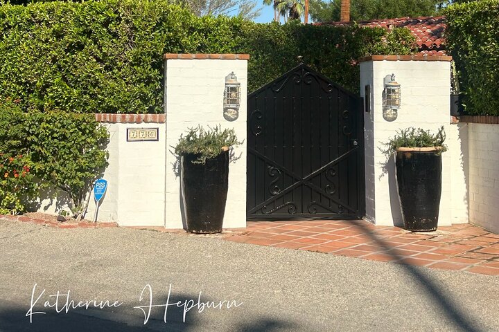Explore Palm Springs Celebrity Homes in Style
