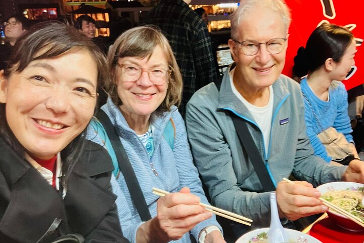 Fukuoka: Nakasu Food Stall Private Guided Tour with Tastings