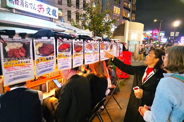 Fukuoka: Nakasu Food Stall Private Guided Tour with Tastings