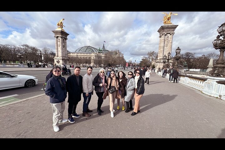 Paris with Love Private Guide and Driver
