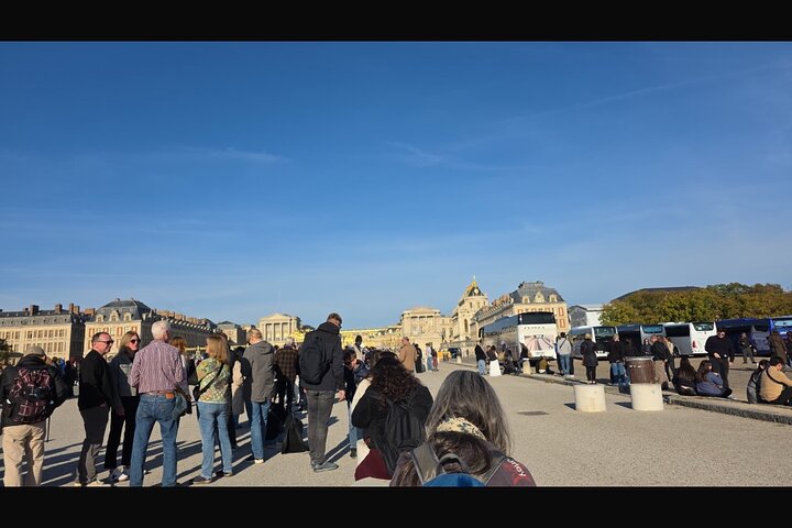 Paris with Love Private Guide and Driver