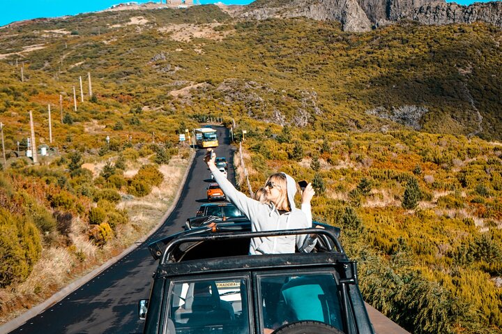Full Day Jeep Safari East - Pico do Areeiro - Santana - Ponta de são Lourenço