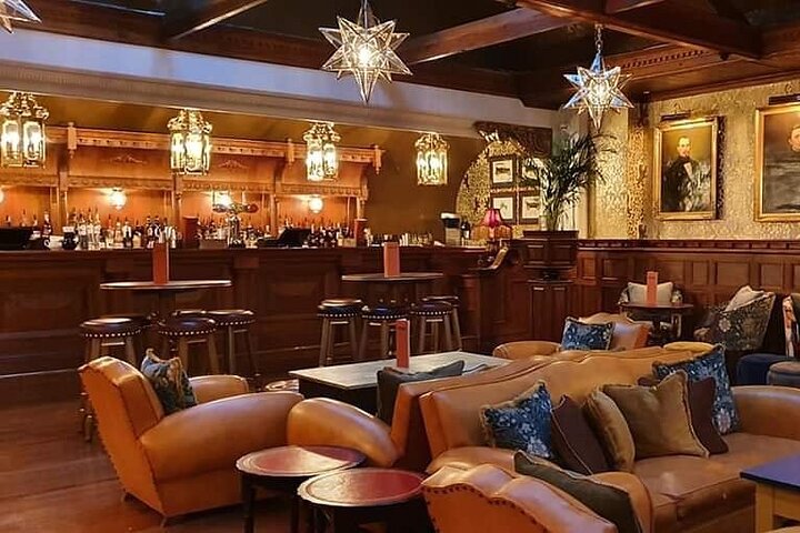 Nottingham Private Historic Pub Tour with Free Drinks