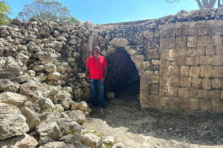 Visit to the archaeological site of Edzná + Ron