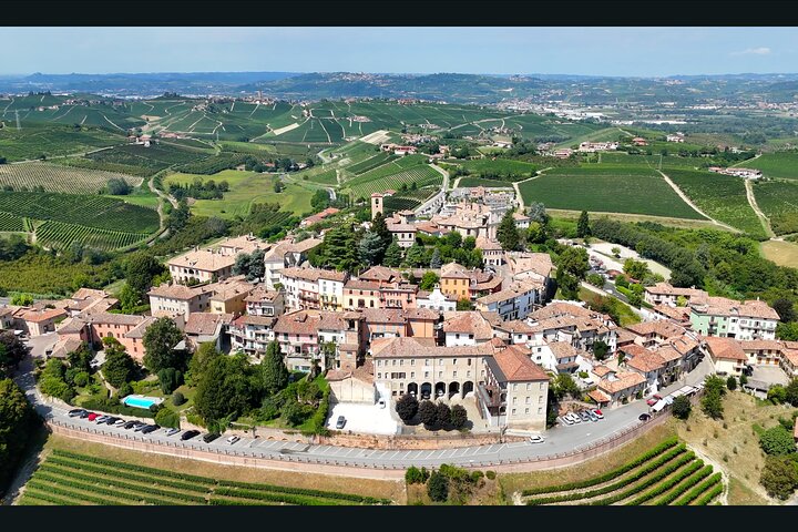 Taste Barolo and Barbaresco with a Sommelier. Piemonte Wine Tour