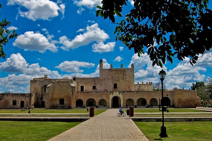 Chichén Itzá, Valladolid and 2 cenotes Ik kil and suytun