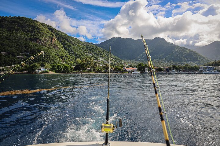 St. Lucia West Coast Boat Cruise with Snorkeling Between Pitons