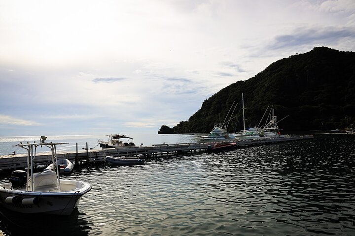 St. Lucia West Coast Boat Cruise with Snorkeling Between Pitons