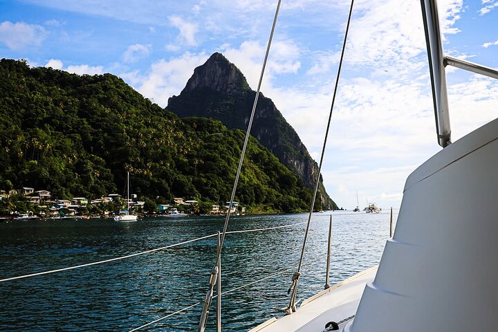 St. Lucia West Coast Boat Cruise with Snorkeling Between Pitons