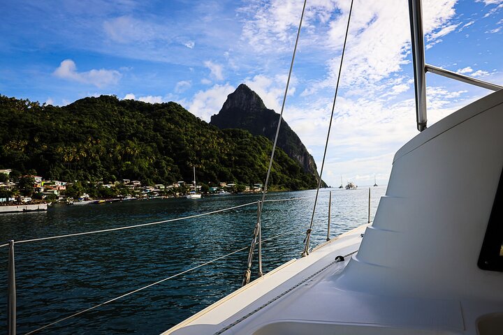 St. Lucia West Coast Boat Cruise with Snorkeling Between Pitons