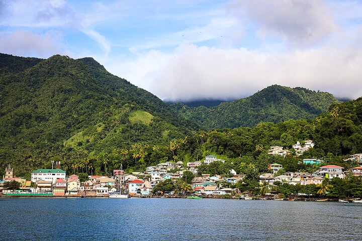 St. Lucia West Coast Boat Cruise with Snorkeling Between Pitons